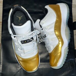 Jordan Retro 11 White & Metallic Gold Low! 🏆😇💲 Like New Condition! 🧼